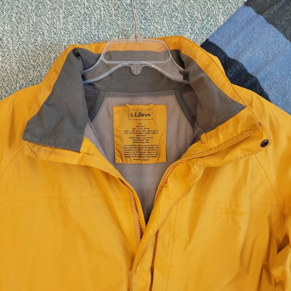L.L. Bean Men's Yellow 'StowAway' Hooded Raincoat - Picture 4 of 16